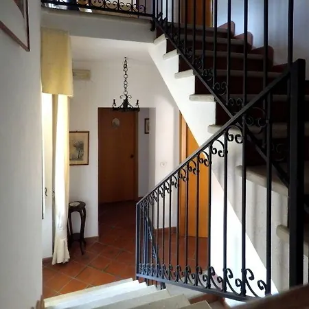 Caterina House Nel Borgo Piu D'italia 3* Сан-Лючидо