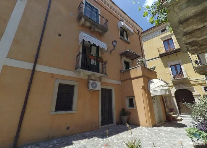 Caterina House Nel Borgo Piu D'italia 住宿加早餐酒店