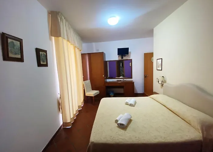 Caterina House Nel Borgo Piu D'italia 住宿加早餐酒店 圣卢西铎